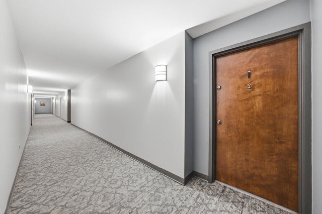 141 N La Grange Road 806, La Grange, IL 60525