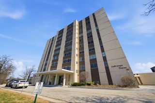 141 N La Grange Road 806, La Grange, IL 60525