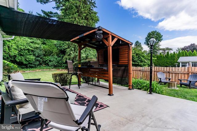 2 BRENTWOOD RD, Camp Hill, PA 17011