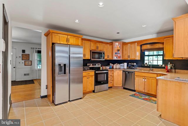 2 BRENTWOOD RD, Camp Hill, PA 17011