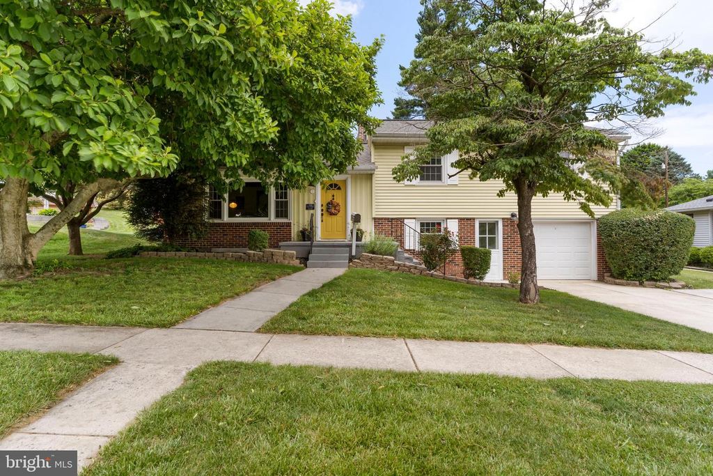 2 BRENTWOOD RD, Camp Hill, PA 17011