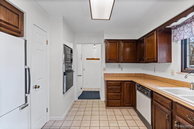 9080 E Lippincott Boulevard, Davison, MI 48423