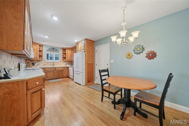 1047 Camargo Drive, Ballwin, MO 63011