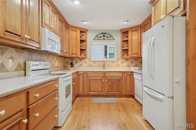 1047 Camargo Drive, Ballwin, MO 63011