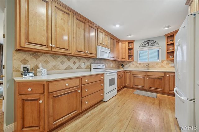 1047 Camargo Drive, Ballwin, MO 63011