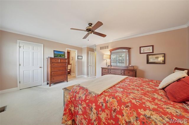 1047 Camargo Drive, Ballwin, MO 63011