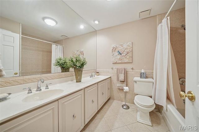 1047 Camargo Drive, Ballwin, MO 63011