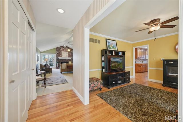 1047 Camargo Drive, Ballwin, MO 63011