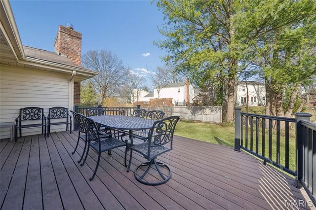 1047 Camargo Drive, Ballwin, MO 63011