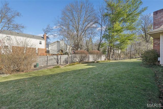 1047 Camargo Drive, Ballwin, MO 63011