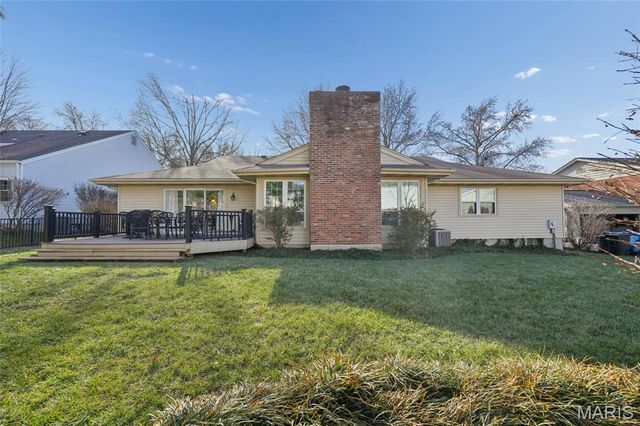 1047 Camargo Drive, Ballwin, MO 63011