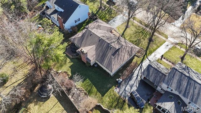 1047 Camargo Drive, Ballwin, MO 63011