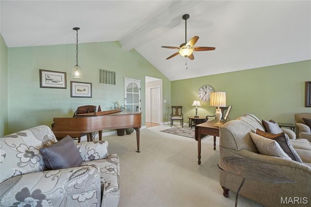 1047 Camargo Drive, Ballwin, MO 63011