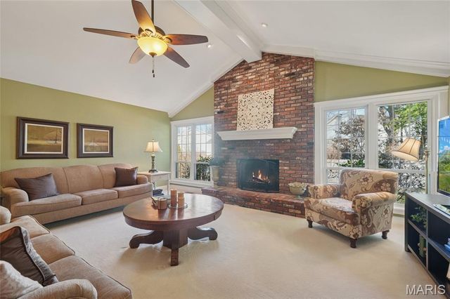 1047 Camargo Drive, Ballwin, MO 63011