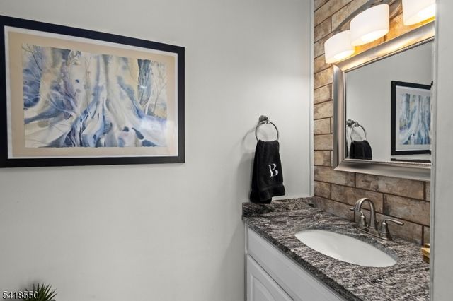 31 Mockingbird, Allamuchy Twp., NJ 07840