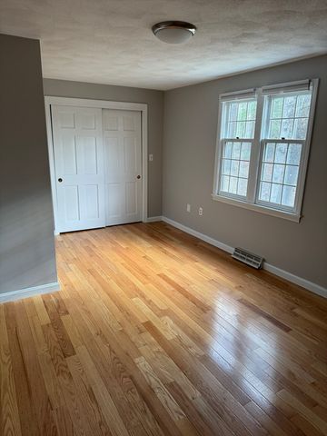 887 Wellman Ave 887, Chelmsford, MA 01863