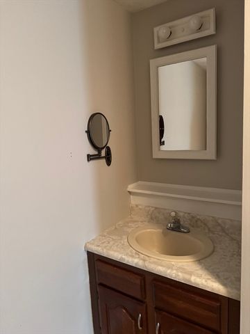 887 Wellman Ave 887, Chelmsford, MA 01863