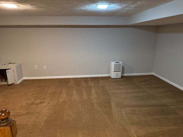 887 Wellman Ave 887, Chelmsford, MA 01863