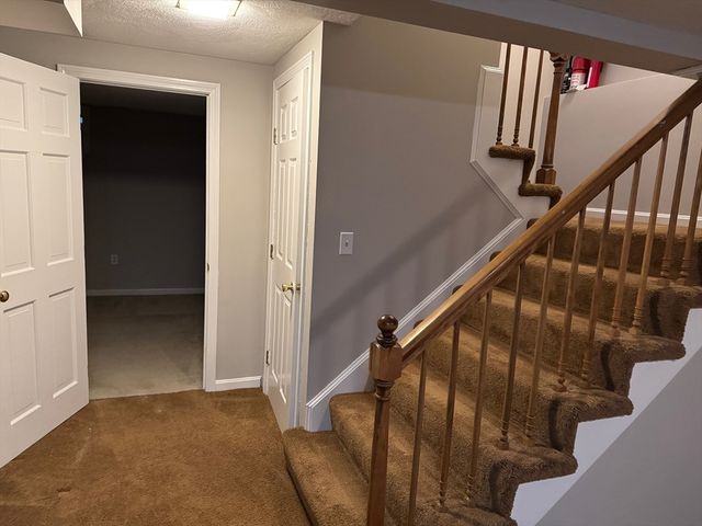 887 Wellman Ave 887, Chelmsford, MA 01863