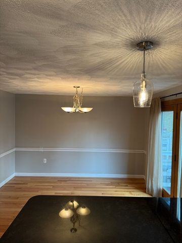 887 Wellman Ave 887, Chelmsford, MA 01863