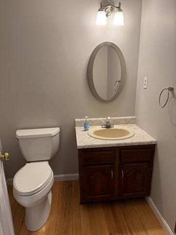 887 Wellman Ave 887, Chelmsford, MA 01863