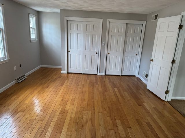 887 Wellman Ave 887, Chelmsford, MA 01863