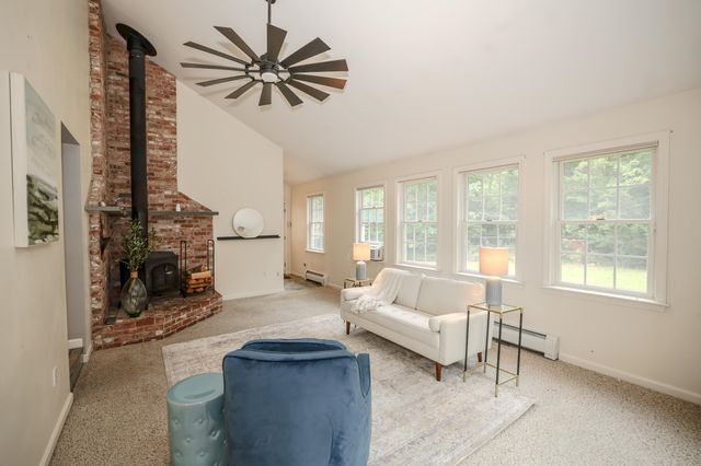 14 Pinewood Drive, Amherst, NH 03031