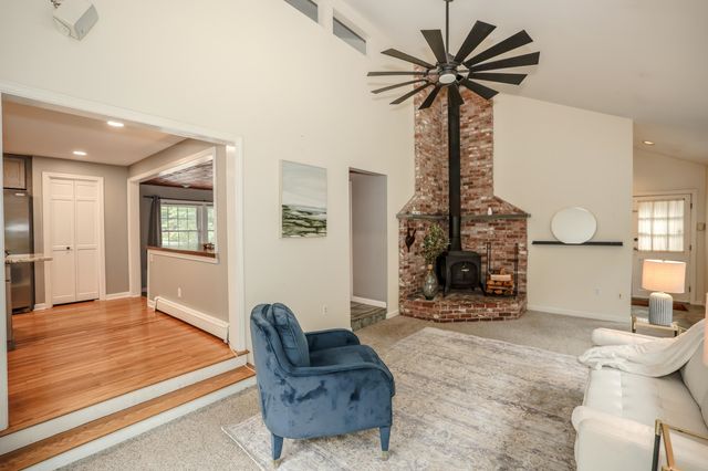 14 Pinewood Drive, Amherst, NH 03031