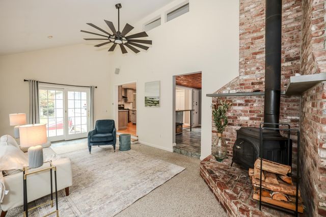 14 Pinewood Drive, Amherst, NH 03031