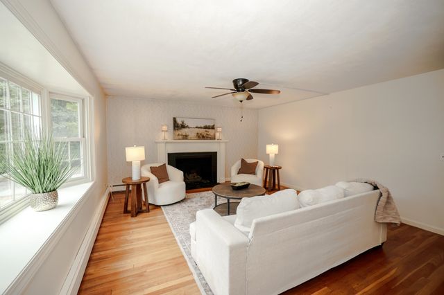 14 Pinewood Drive, Amherst, NH 03031