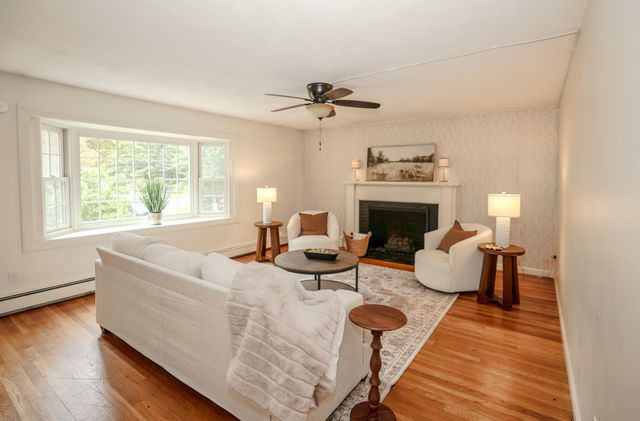 14 Pinewood Drive, Amherst, NH 03031