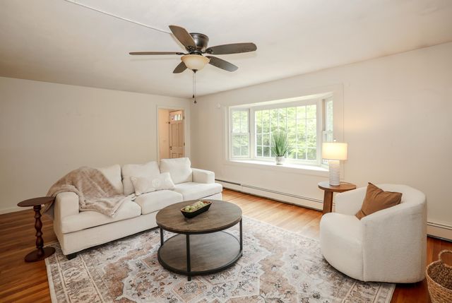 14 Pinewood Drive, Amherst, NH 03031