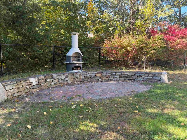 14 Pinewood Drive, Amherst, NH 03031