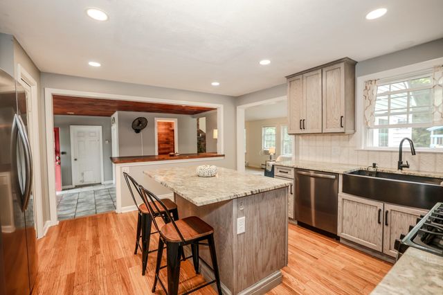 14 Pinewood Drive, Amherst, NH 03031