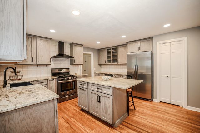 14 Pinewood Drive, Amherst, NH 03031