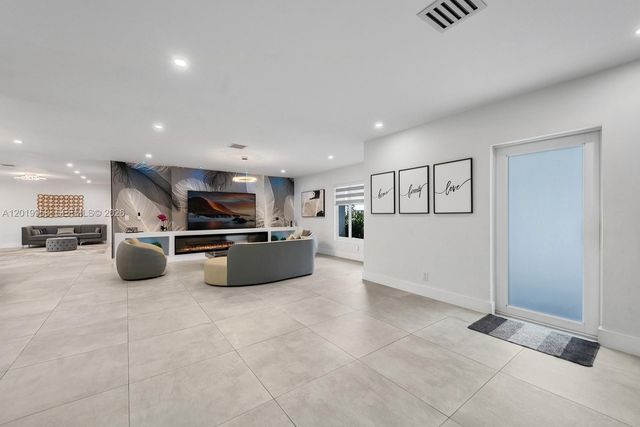 600 NE 4th Street, Pompano Beach, FL 33060