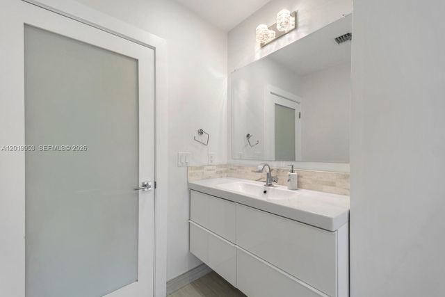 600 NE 4th Street, Pompano Beach, FL 33060