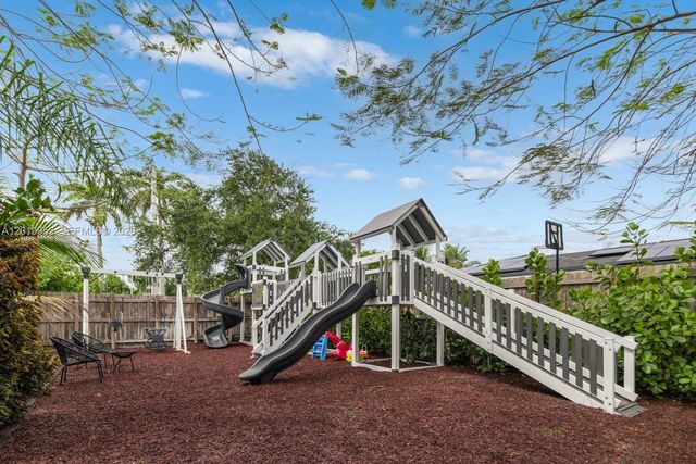 600 NE 4th Street, Pompano Beach, FL 33060