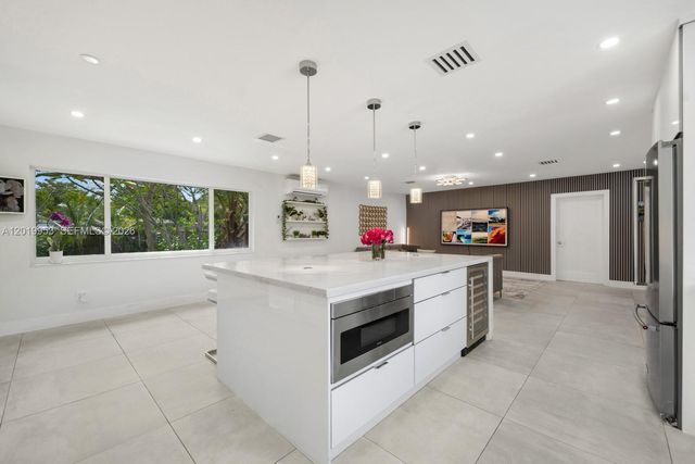 600 NE 4th Street, Pompano Beach, FL 33060