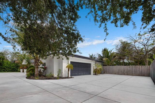 600 NE 4th Street, Pompano Beach, FL 33060