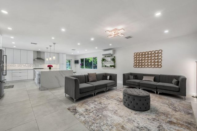 600 NE 4th Street, Pompano Beach, FL 33060