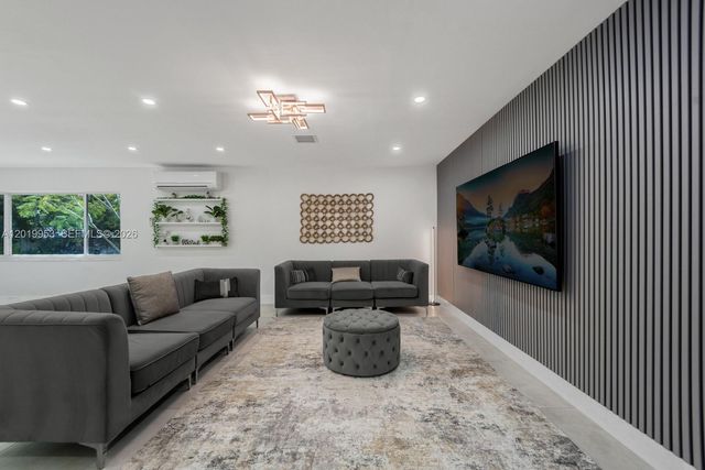 600 NE 4th Street, Pompano Beach, FL 33060