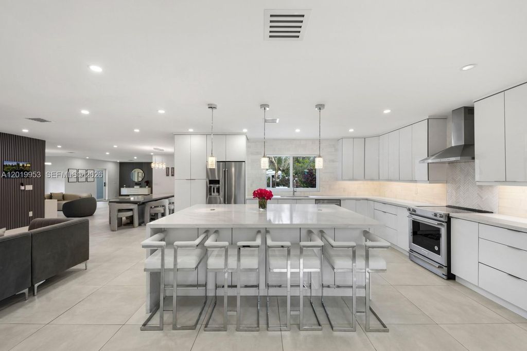 600 NE 4th Street, Pompano Beach, FL 33060