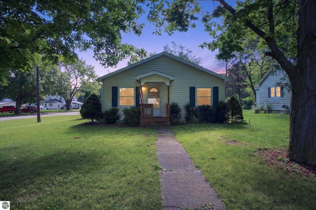 Image 1 of property listing at 405 S State Street, Alma, MI 48801