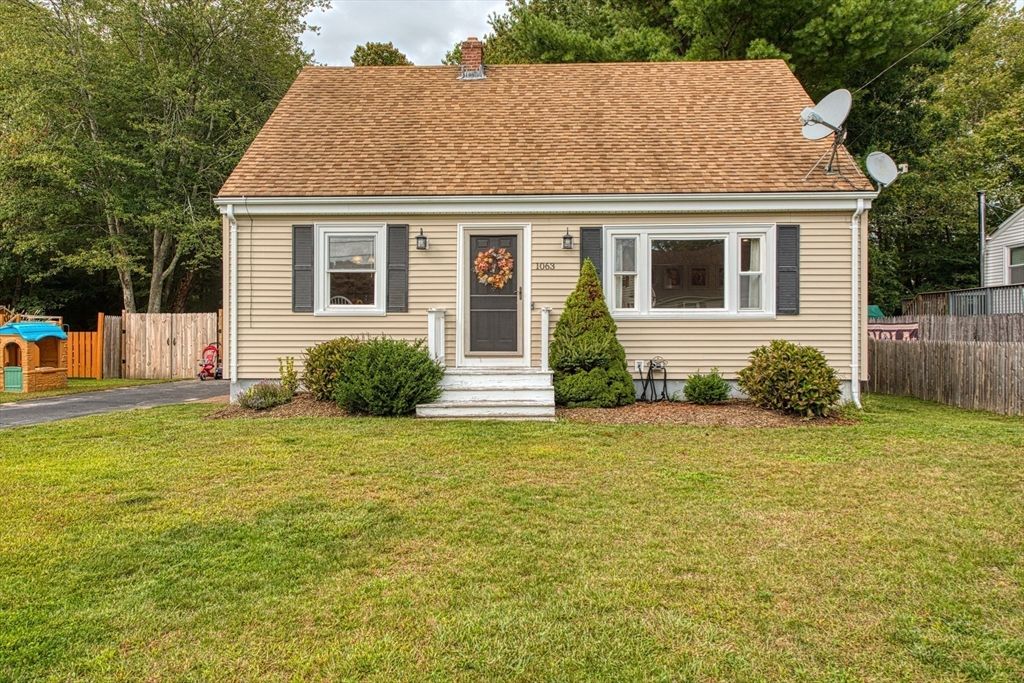 1063 Westgate St, New Bedford, MA 02745