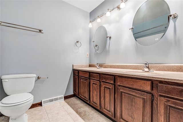 292 Eric Lane, Wadsworth, OH 44281