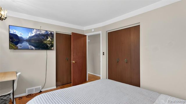 29442 Pinto Drive, Warren, MI 48093