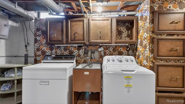 29442 Pinto Drive, Warren, MI 48093