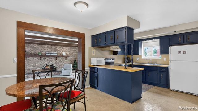 29442 Pinto Drive, Warren, MI 48093