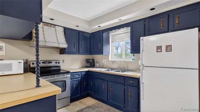 29442 Pinto Drive, Warren, MI 48093